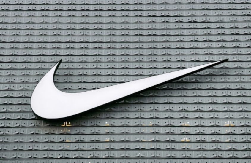 Korki Nike Phantom – od Venom do GT2. Jak zmieniły się te buty?