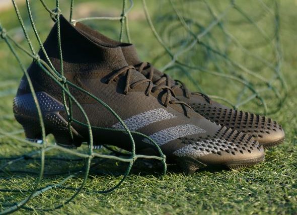 Adidas Shadowbeast – korki z cienia