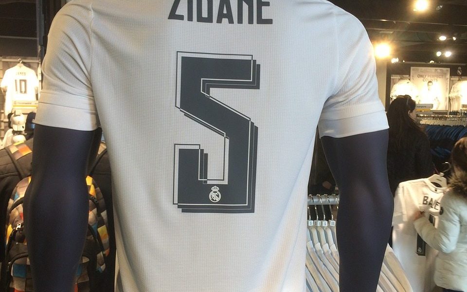 Królewska biel. Historia strojów piłkarskich Realu Madryt