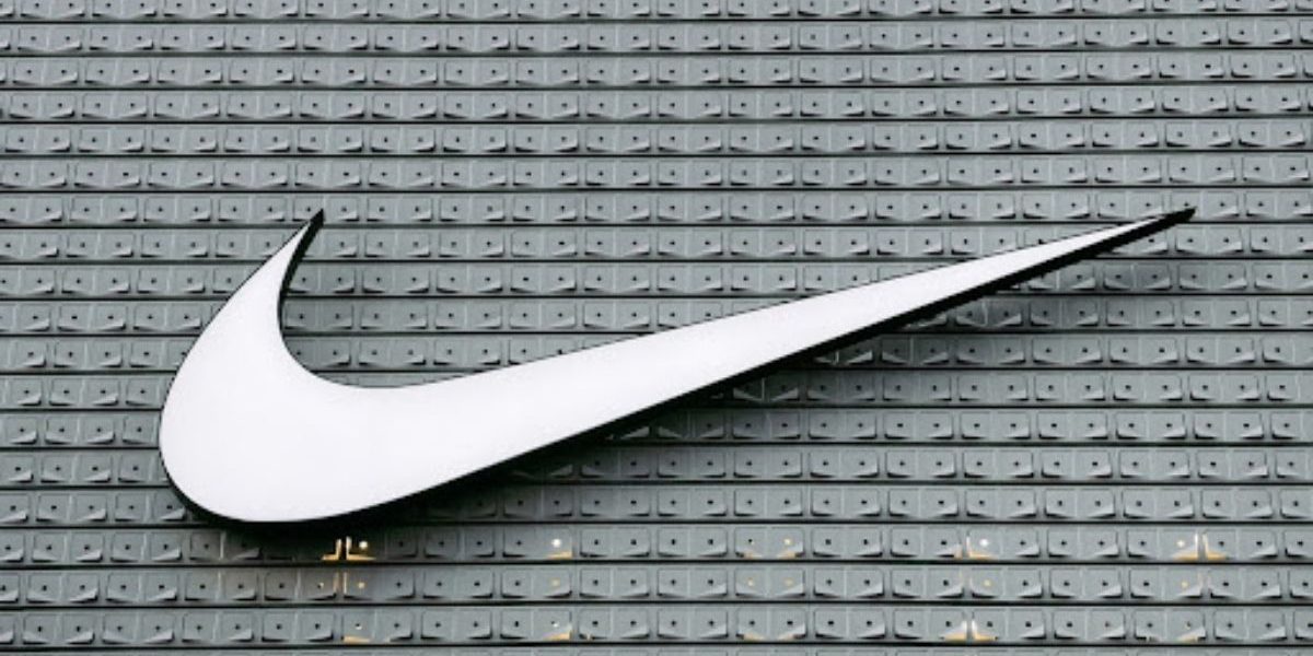 Korki Nike Phantom – od Venom do GT2. Jak zmieniły się te buty?