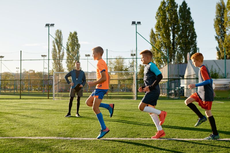 Technika biegania podczas treningu piłkarskiego